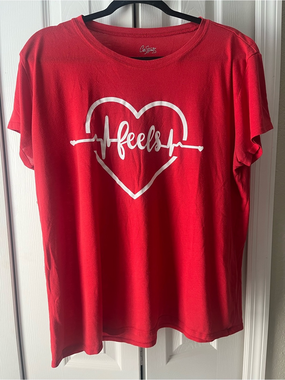 City Streets women’s red short sleeve shirt size XL, heartbeat rhythm “feels”